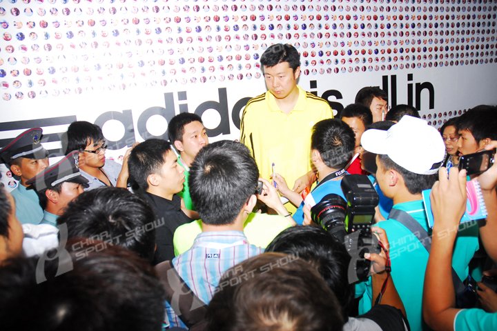 2011成都体博会 - 明星现场代言